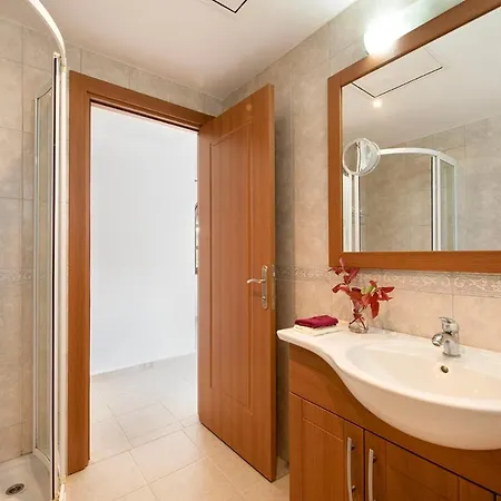 Villa Woodlands, *